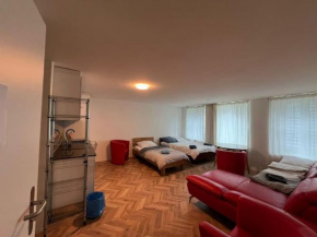 Red Apartment Freihofapartments